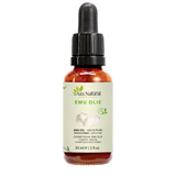 Fles emu olie van Aza Natural, 30 ml, donker glas met pipet en een etiket met een stukje wit emoevet