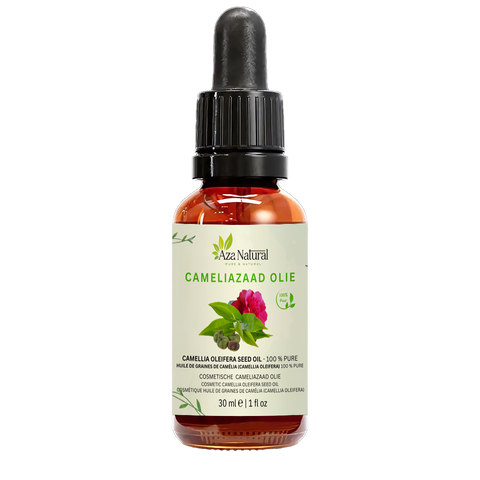 Fles cameliazaad olie van Aza Natural, 30 ml, donker glas met pipet en een etiket met een roze cameliabloem en zaaddozen