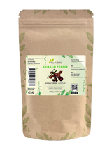 Zak shikakai poeder van Aza Natural, 100 gram, kraftpapier met ritssluiting en een etiket met gedroogde shikakai-peulen