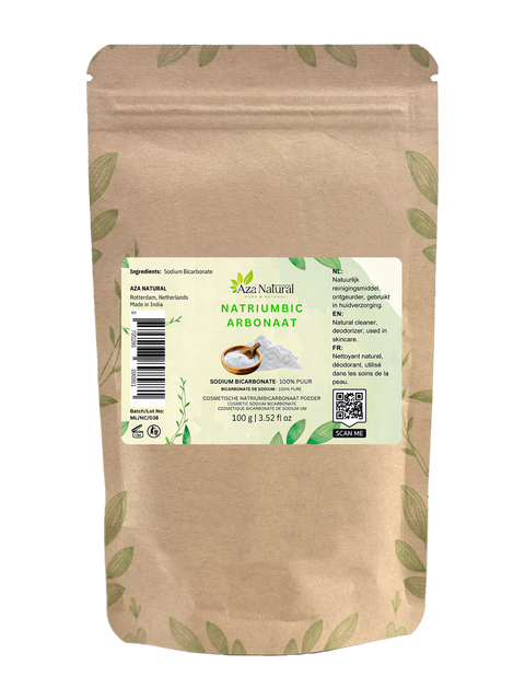 Beutel Natron Pulver von Aza Natural, 100 Gramm, Kraftbeutel mit Etikett Natriumbicarbonaat und einer Schale weißem Pulver