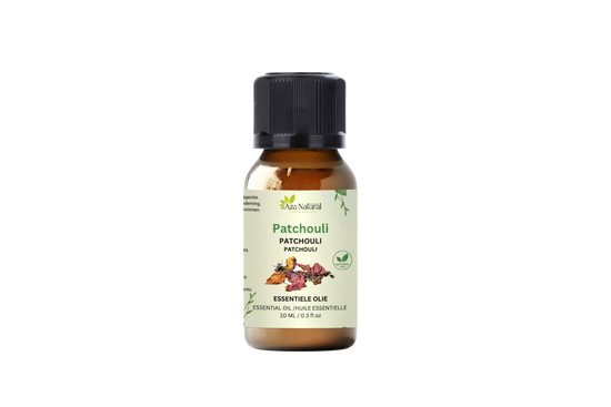 Flesje patchouli olie van Aza Natural, 10 ml, bruin glas met zwarte dop en een groen etiket met gedroogd patchouliblad