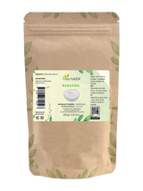 Zak baksoda van Aza Natural, 100 gram, kraftzak met etiket Baksoda en een glazen schaaltje wit poeder