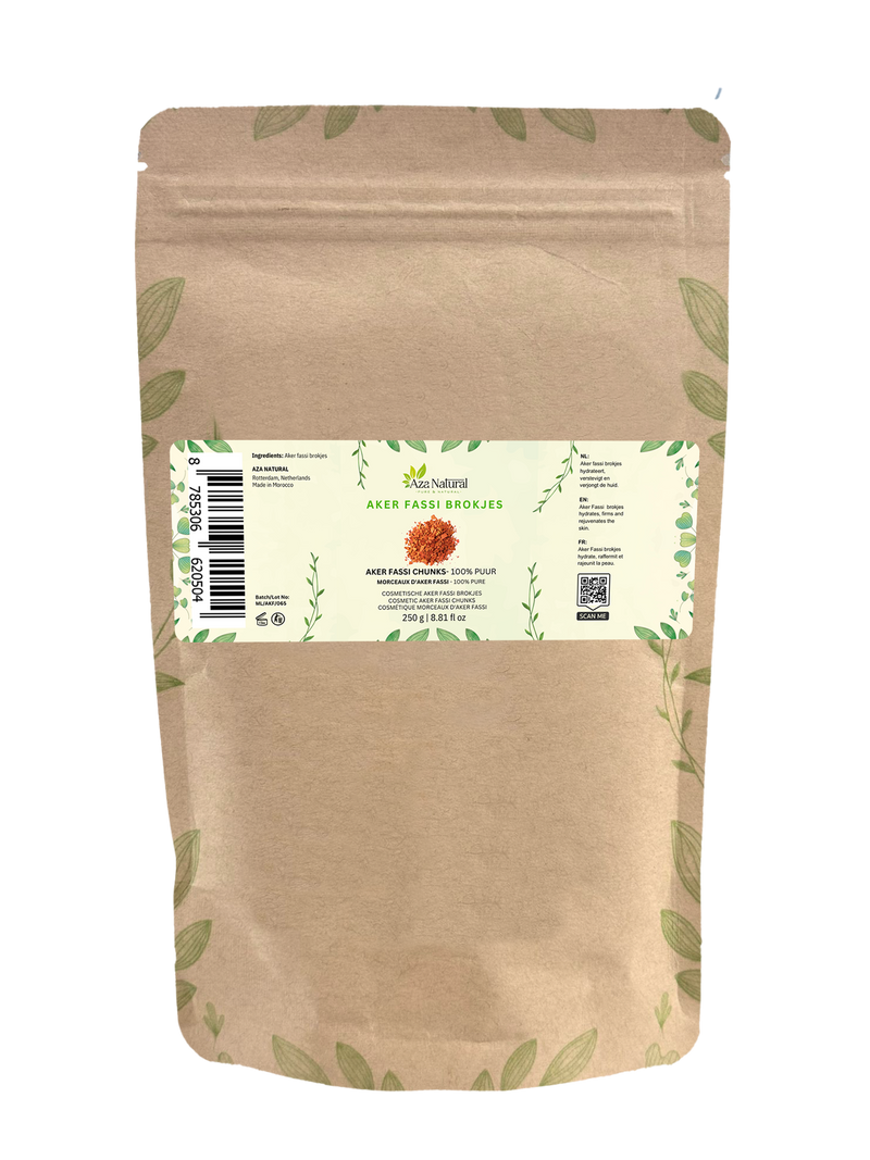 Beutel Aker Fassi Stücke von Aza Natural, 250 g, Kraftpapier mit Zip, Etikett mit einem Häufchen orangeroter Körner