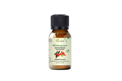 Flesje wintergroen olie van Aza Natural, 10 ml, bruin glas met zwarte dop en een etiket met een takje met rode bessen