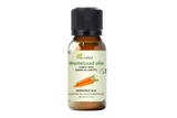 Flesje wortelzaad etherische olie van Aza Natural, 30 ml, bruin glas met zwarte dop en een etiket met oranje wortelen