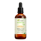 Sesamolie 100 ml van Aza Natural, fles van donker glas met pipet en een etiket met sesamzaadjes en een groen blaadje