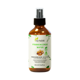 Flesje frankincense water van Aza Natural, 250 ml, bruin glas met sprayknop en een etiket met getekende harskorrels
